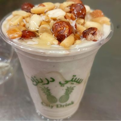 Dates with nuts and honey
