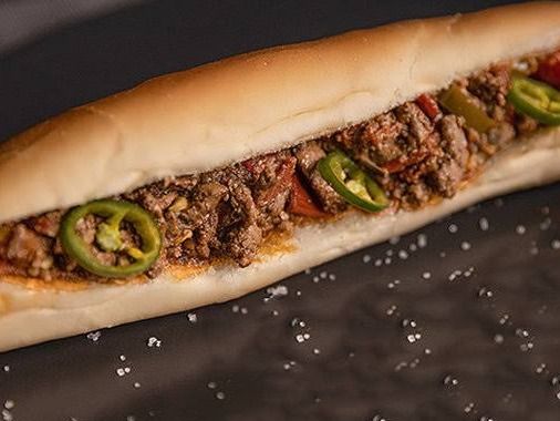 Minced Oriental sausage sandwich