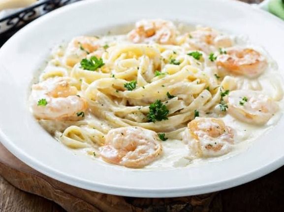white sauce Pasta with shrimp pan