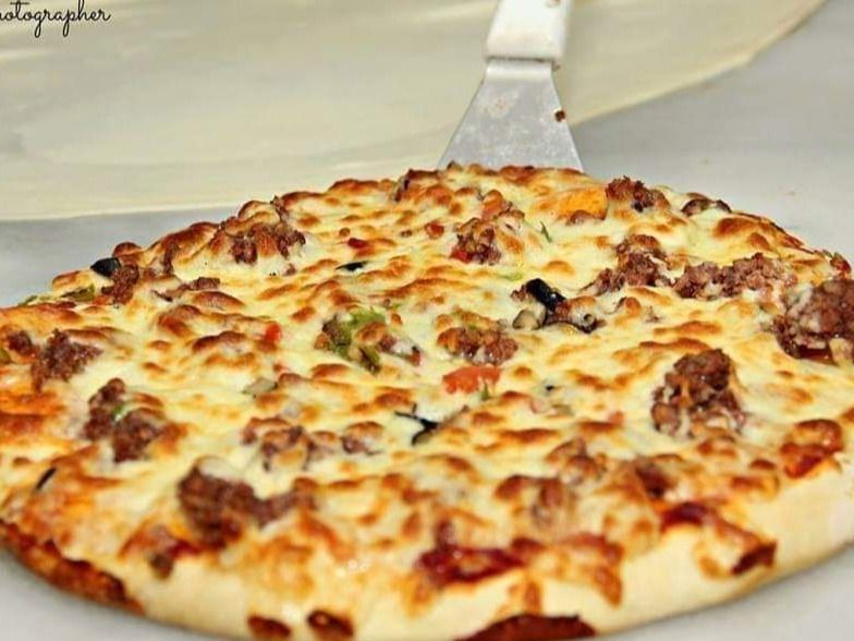 minced meat italian pizza