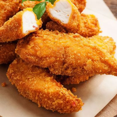 Crispy chicken with cheese pasta