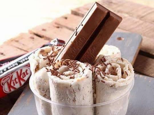 KitKat Ice Cream Roll