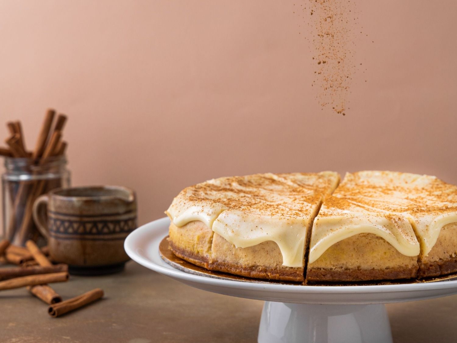 Cinnamon Roll Cheesecake