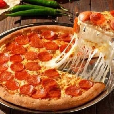 Salami Pizza