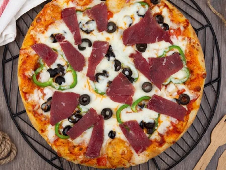 Kiri, Pastrami And Oriental Sausage Pizza