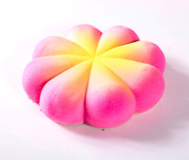 Lotus Cake