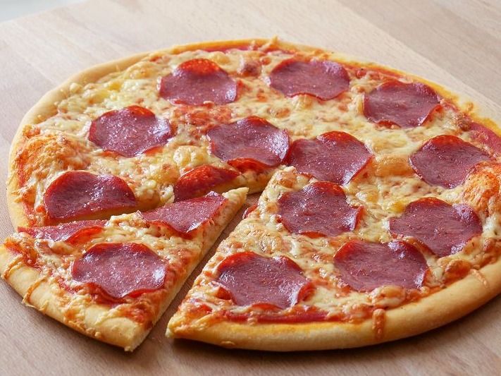 Salami Pizza