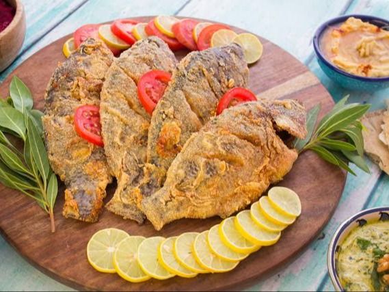 1/2 Kilo Of Fried Tilapia Fish With Salad Bread And Lemon