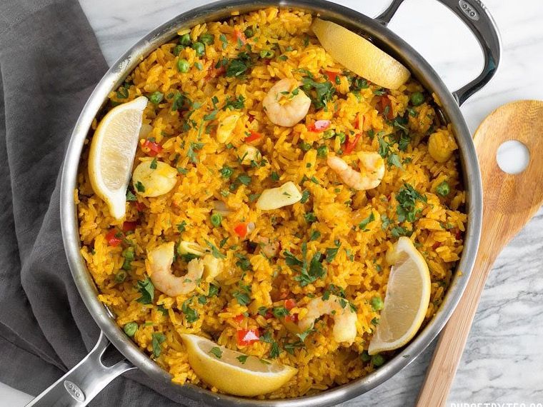 madfoun seafood yellow rice
