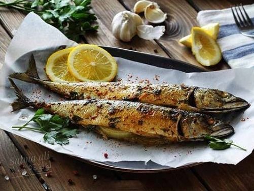 1/2 Kilo Of Grilled Mackerel Fish With Salad Bread And Lemon