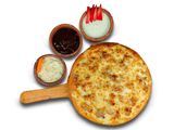 Crispy Chicken With Cheddar Sauce Pizza