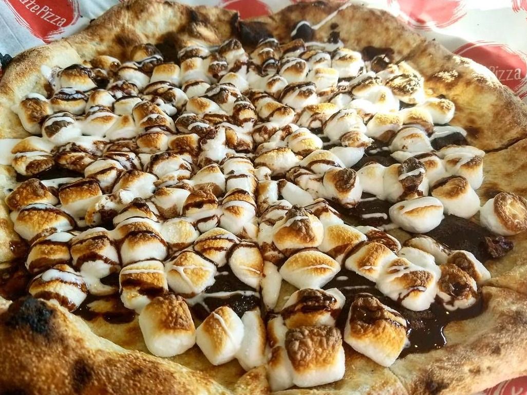 Chocolate Marshmellow Pizza