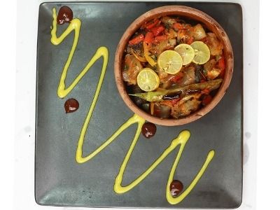 Knuckles With Vine Leaves Casserole