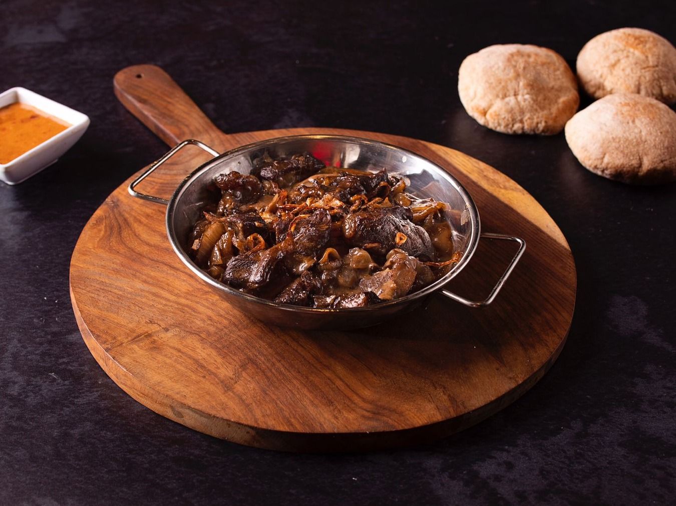 Meat pan with onions