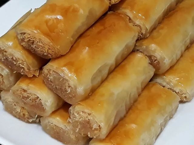 Golash Fingers With Honey Stuffed With Basbousa And Konafa