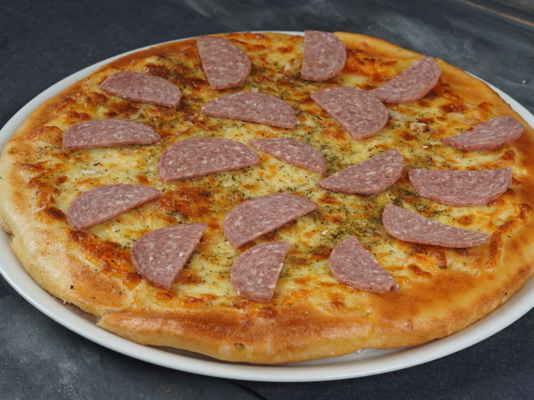 Salami Pizza