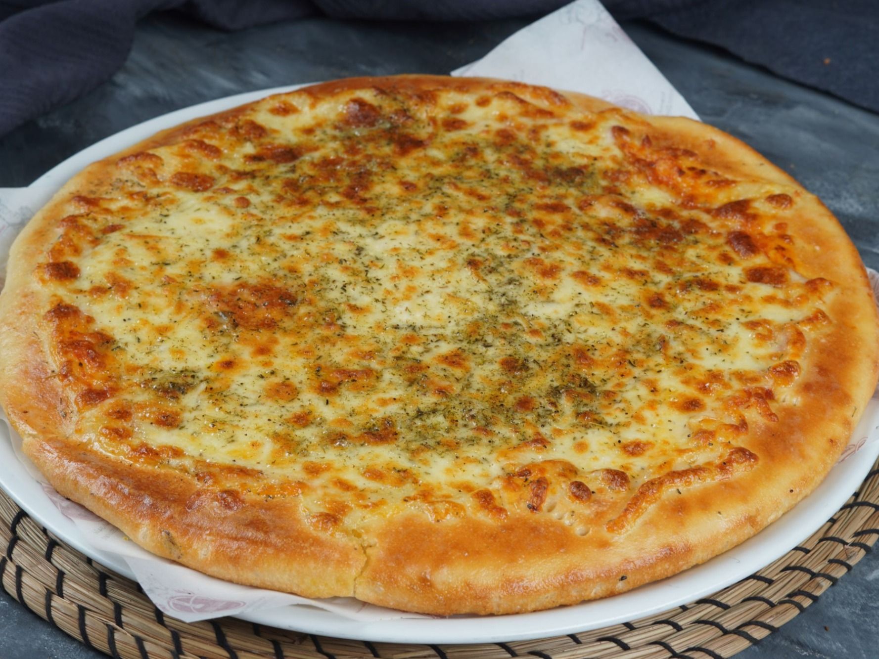 Margherita pizza with cheese and sauce