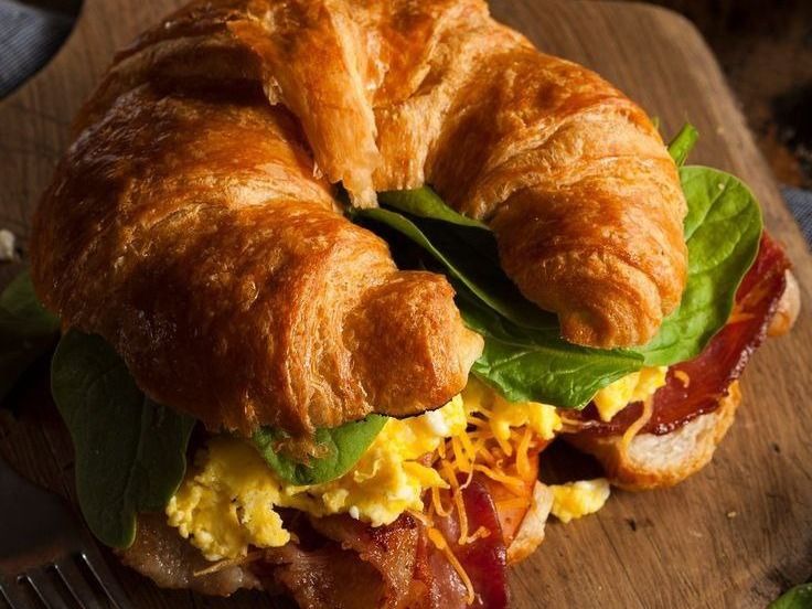 Jumbo Croissant Roast Beef