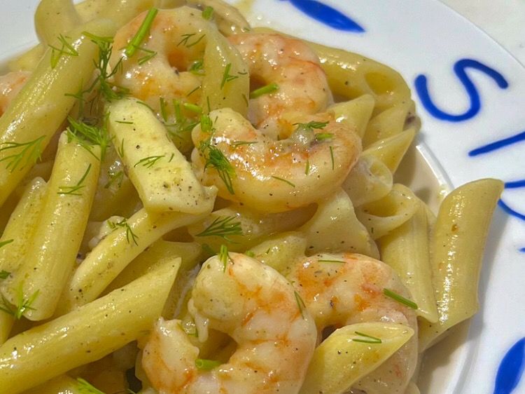 White sauce shrimp pasta