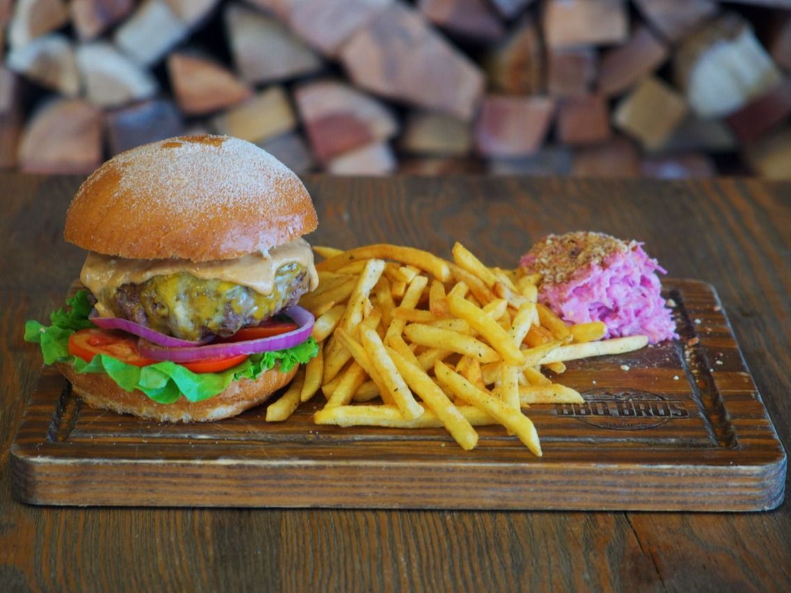 CLASSIC CHEESE BURGER