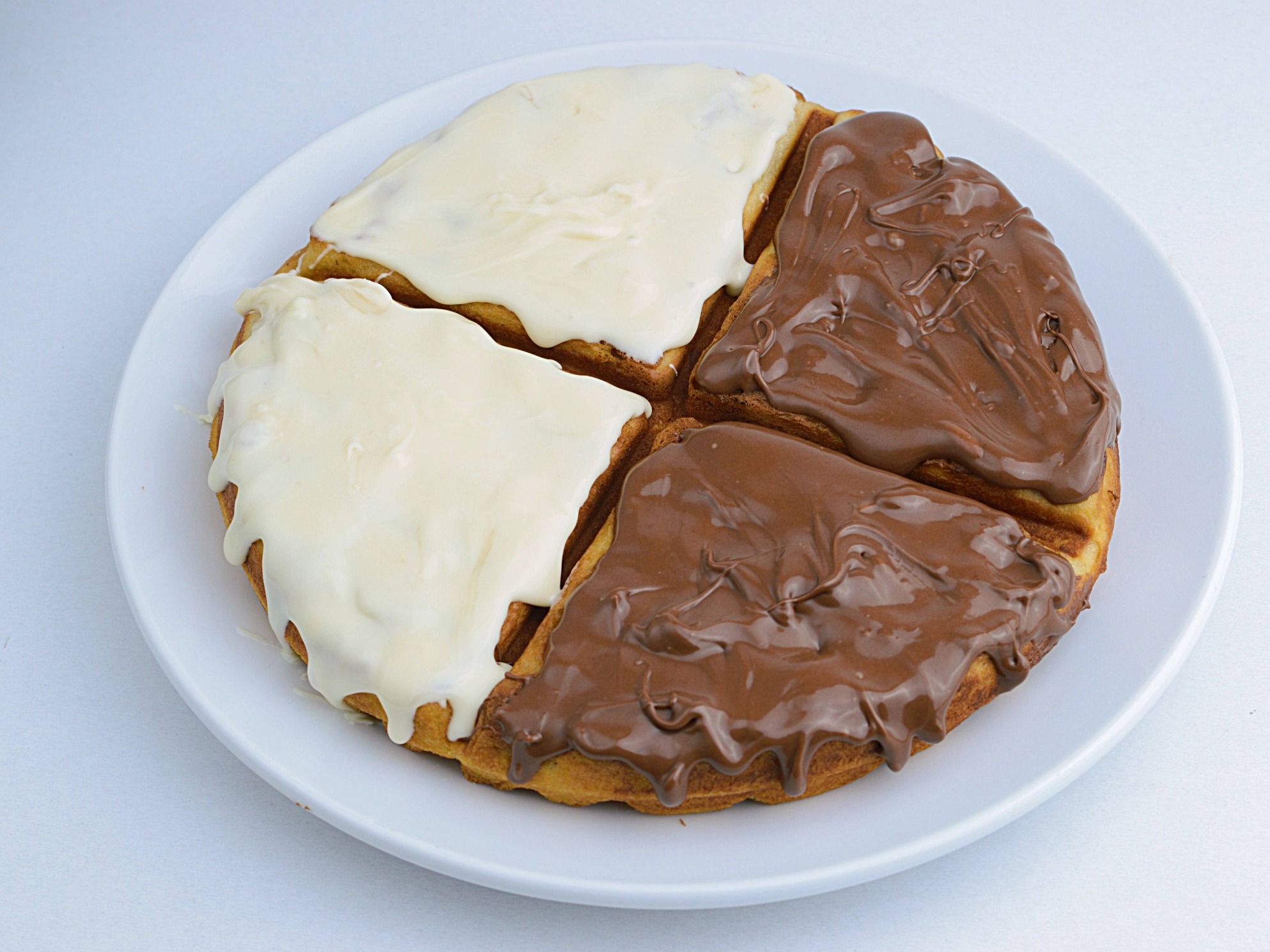 Waffle Half White And Half Nutella