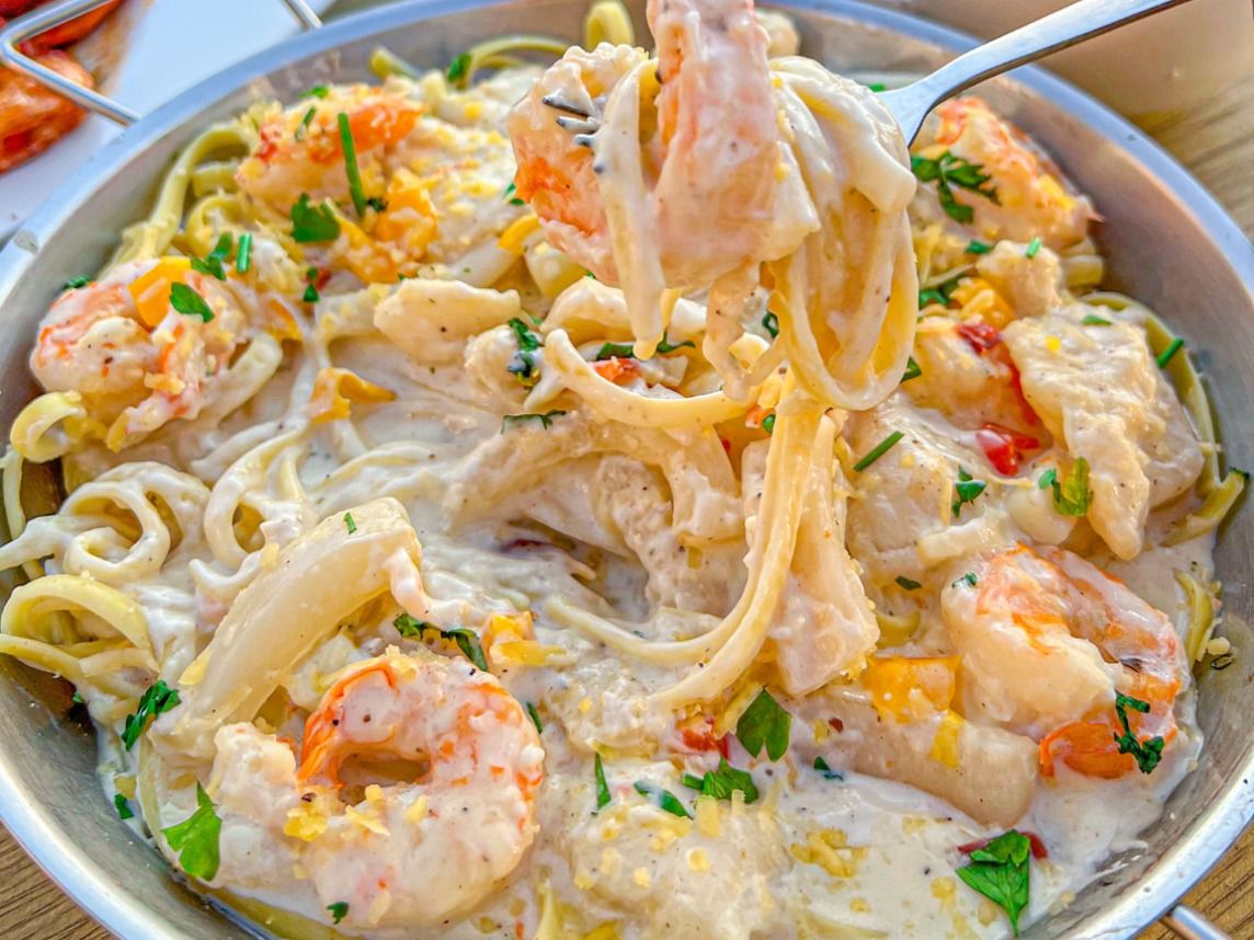 Shrimp white sauce pasta