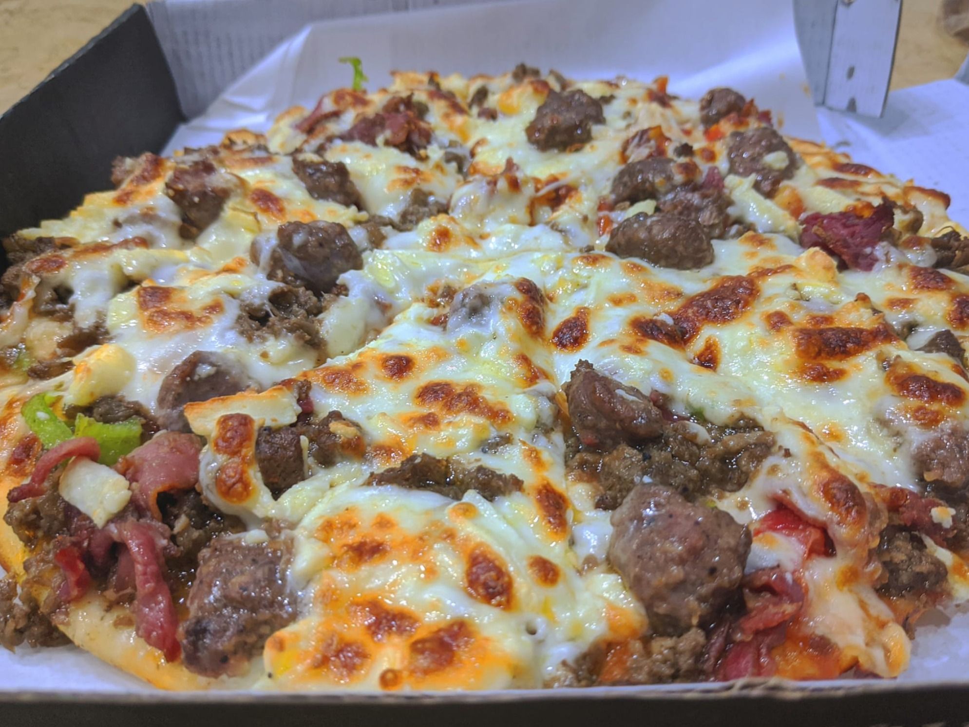Mix Pastrami With Oriental Sausage Pizza