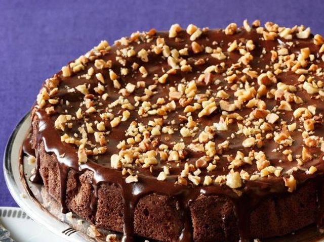 Circle Nuts Chocolate Fudge