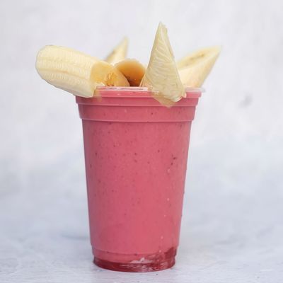 Yogurt with chopped fruits and honey