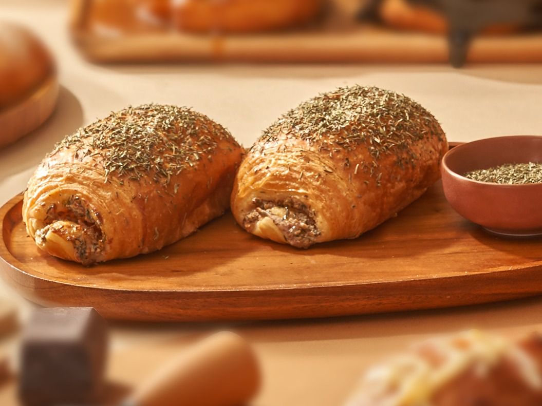 Thyme and cheese croissant