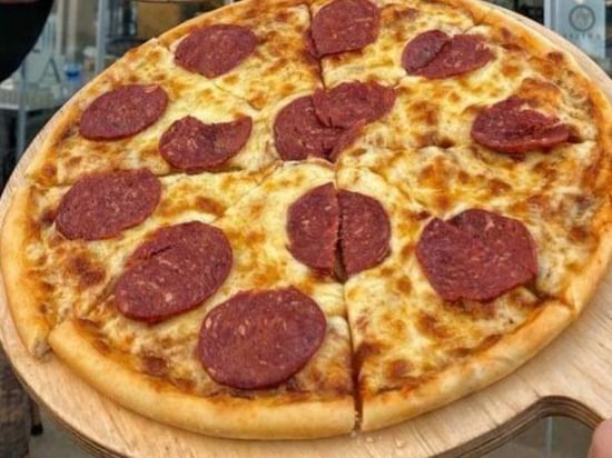 Salami Pizza