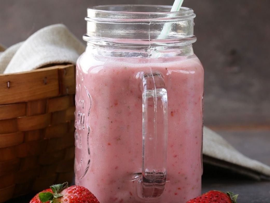 Strawberry And Milk Juice
