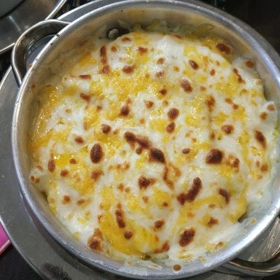 بيني دجاج مقرمش مع جبنة ذائبة وموزاريلا كسرولة