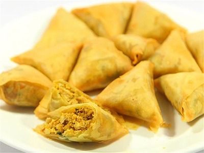 Chicken Sambousek 4 Pieces