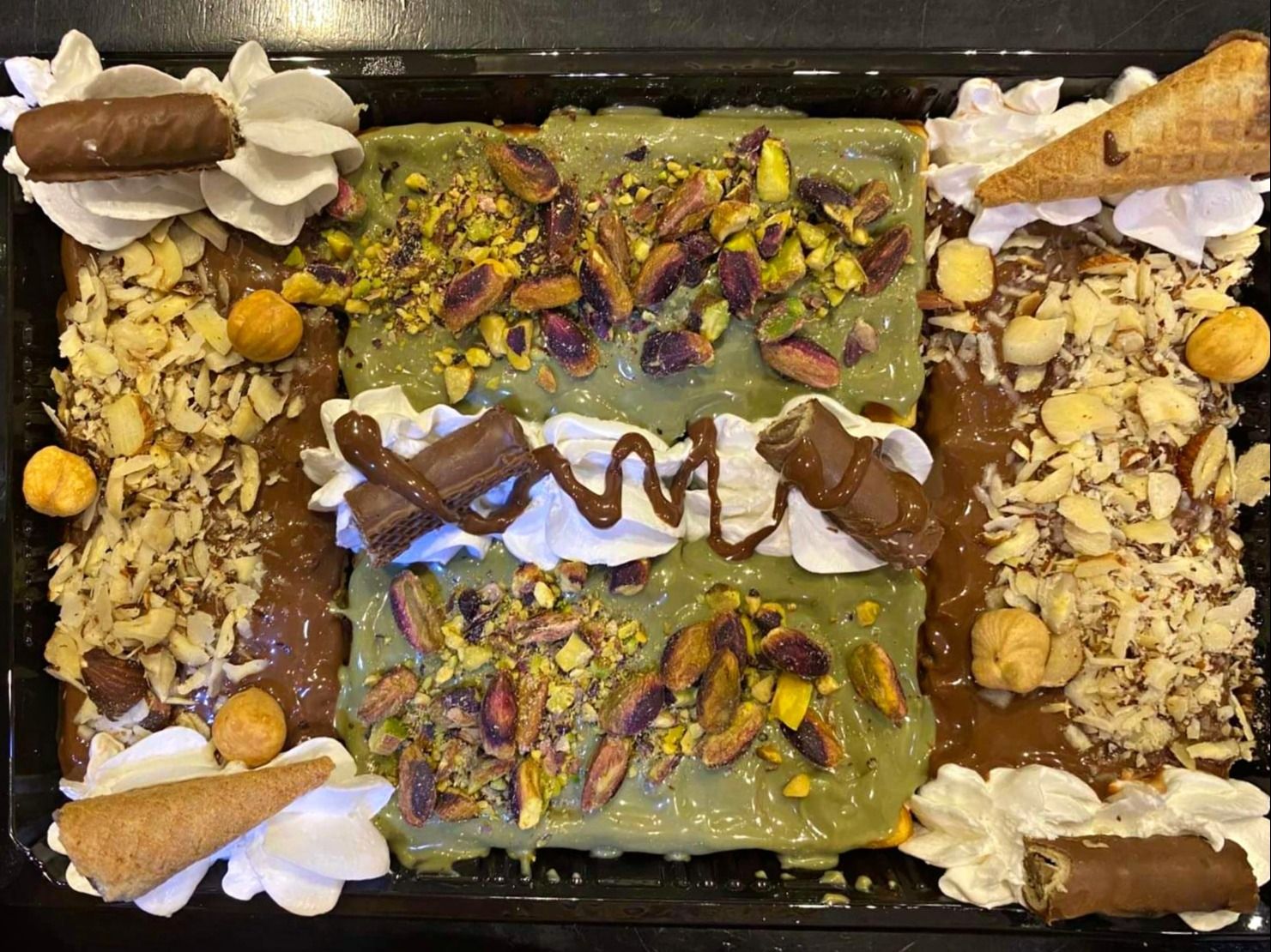 Mixed waffle with pistachio, pure hazelnut Nutella