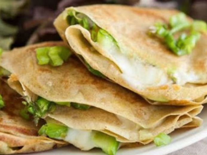 Mix cheese crepe