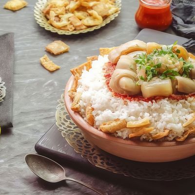 Boneless Knuckles Fatteh Dish