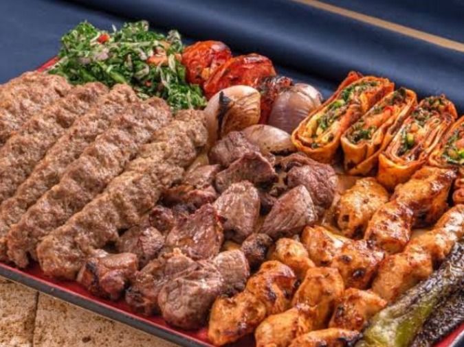 1 Kg Mix (4Shish Taouk 4 Kafta Beef, 4 Kabab) Plates