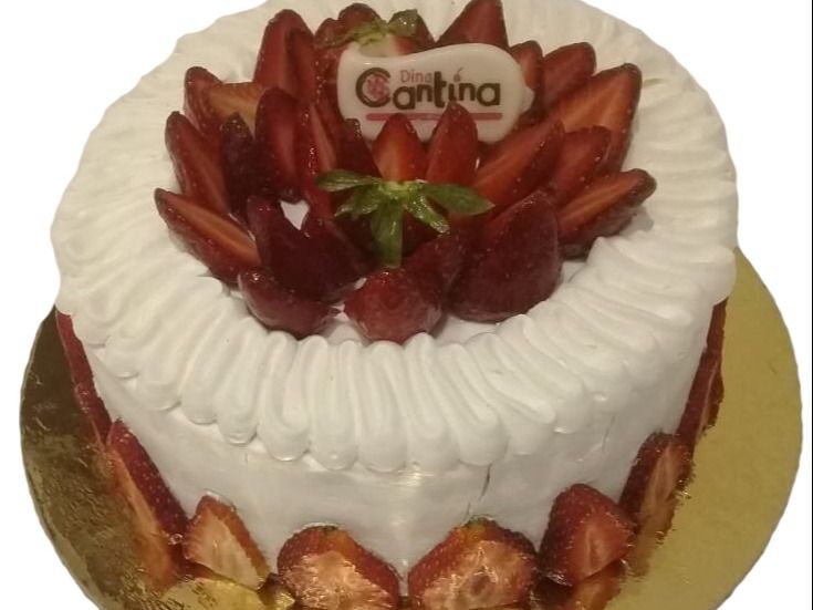 Strawberry Cake Small 4-6 Pax