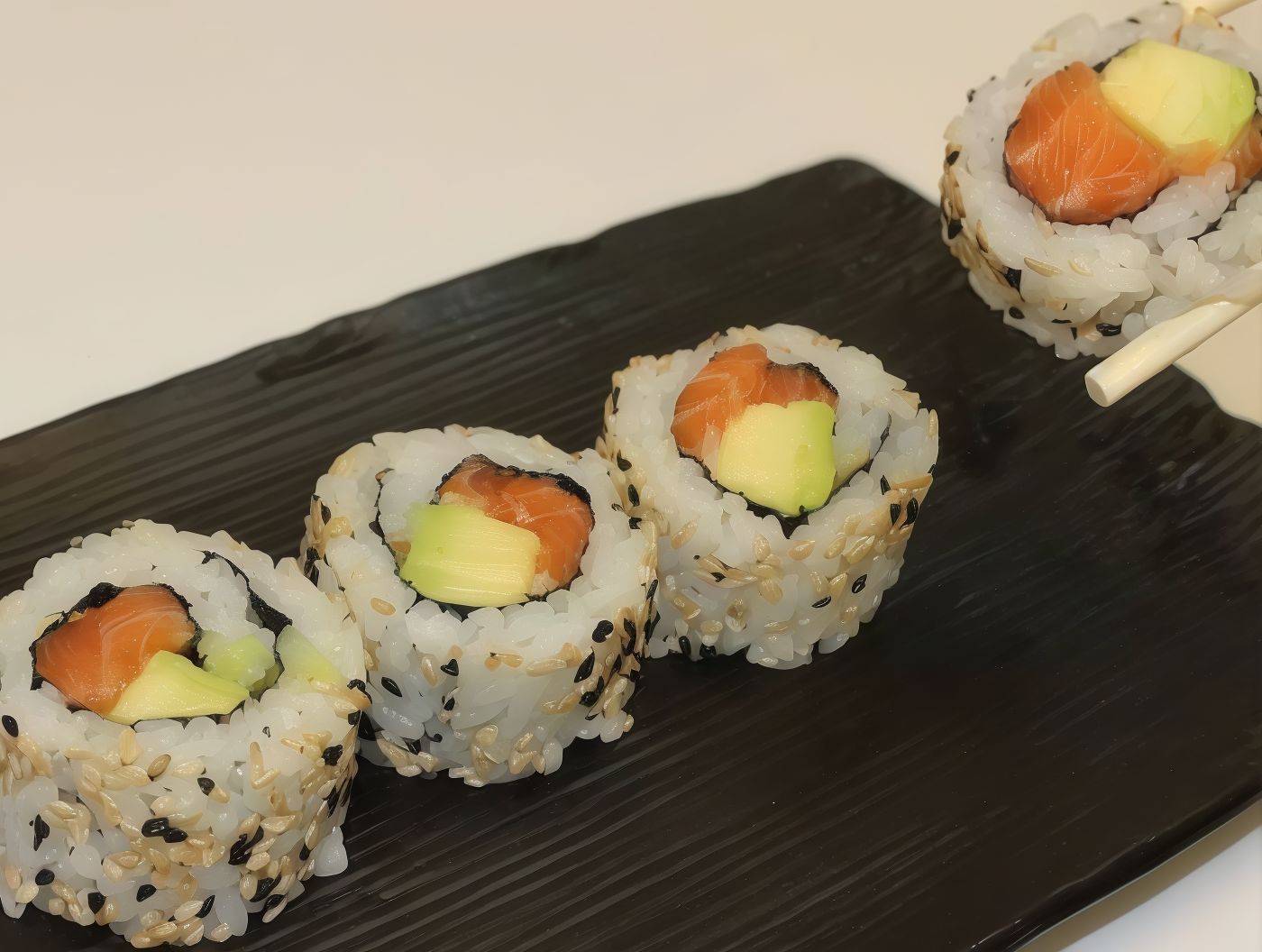 Ura Maki Salmon