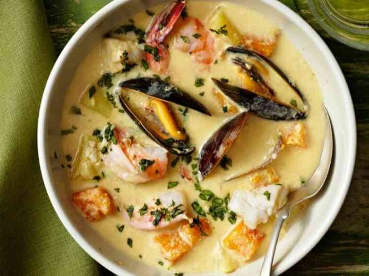 Seafood with cream soup