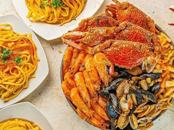 Family Tray Of Mix Seafood
