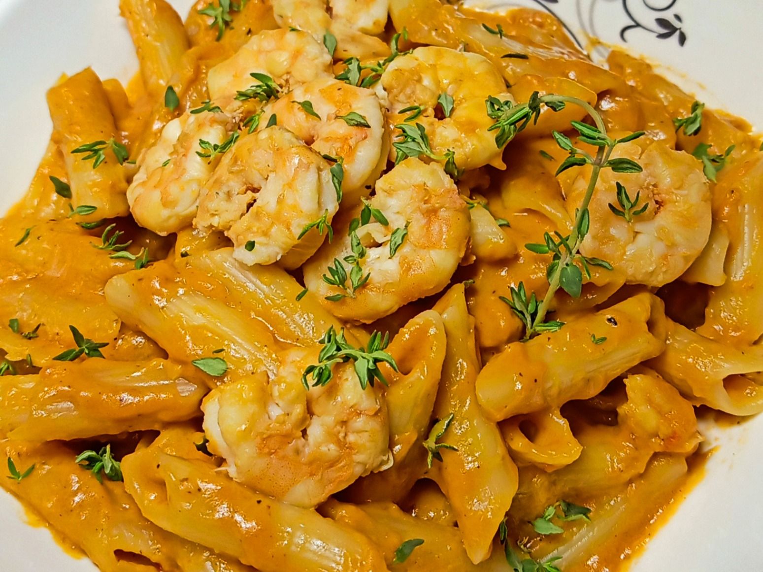 Shrimp pasta with creamy curry sauce