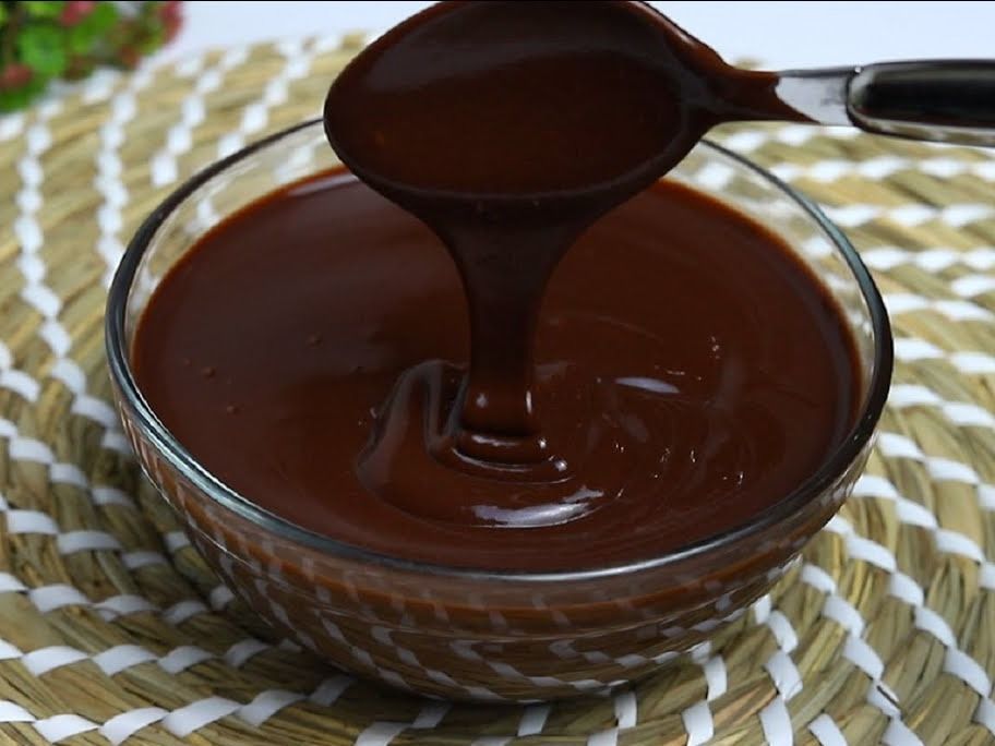 Chocolate Sauce Scoop