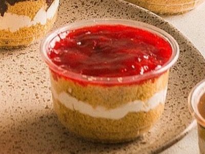 Strawberry Kunafa Cup