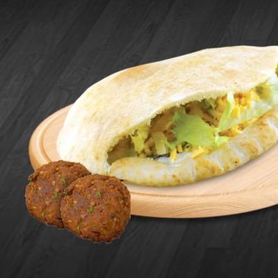 Ta'ameya sandwich with fried eggs
