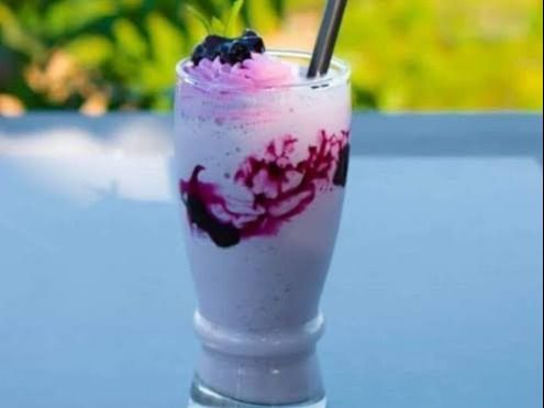 Blueberry Yogurt Milkshake