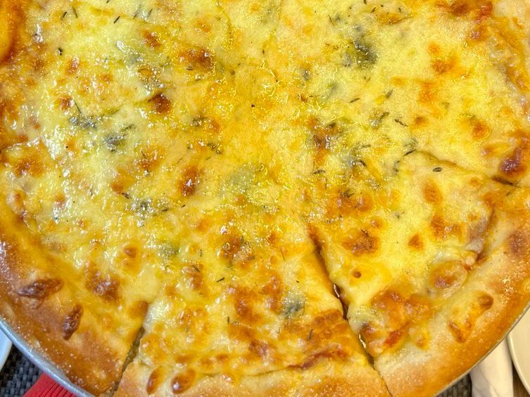 Quattro Formaggi Pizza