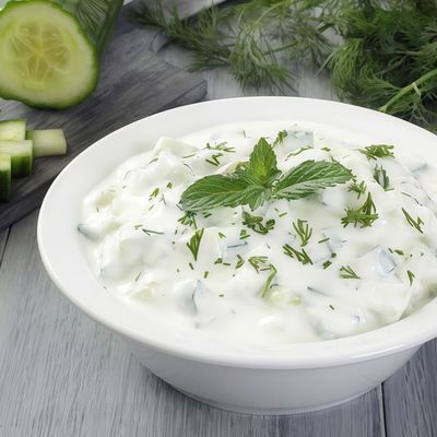 سلطة زبادي مع خيار