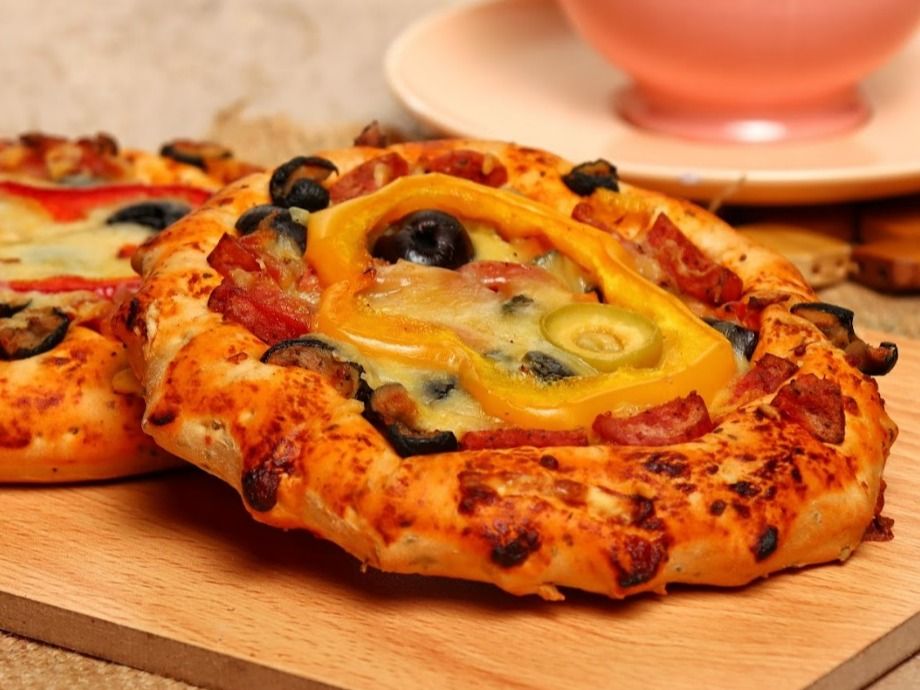 Round pizza with chicken or sausage